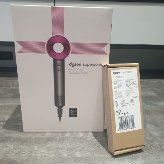 只有一個📍全新♥️新一代 Dyson Supersonic™吹風機HD03(桃紅色)禮盒組 附贈順齒梳