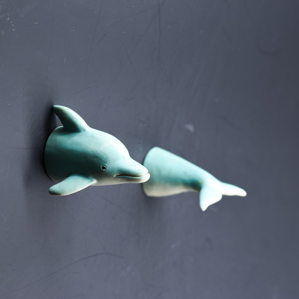【AJ】海洋 海豚 淺藍色 頭尾分段 尾巴下垂 poly磁鐵 樹脂冰箱貼 // 立體 仿真 冰箱裝飾 居家裝飾 創意家居