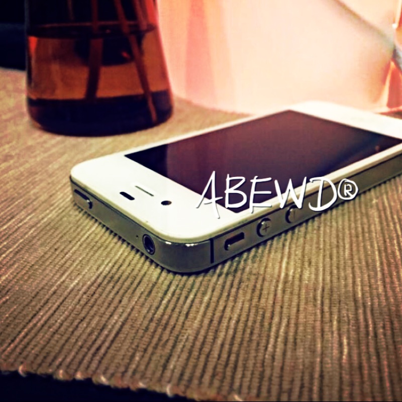 ABEWD® APPLE  IPHONE4s 32G 9.4成新（送傳輸充電線&amp;保護貼膜&amp;手機保護殼）友情售給新主人
