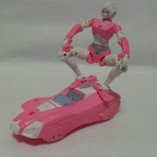 孩之寶 正版 變形金剛 WFC-K17 王國 野獸之戰 亞希 阿爾茜 G1 Arcee 賽博坦之戰