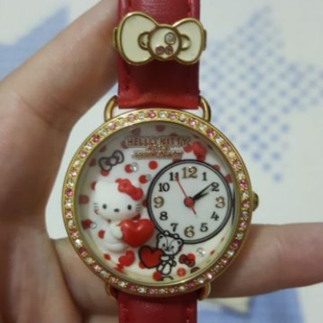 日本購買 HELLO KITTY 40周年紀念手錶 水鑽浮雕軟陶皮革錶帶 立體手錶 三麗鷗 Sanrio