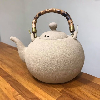 ［Chengyuan***］鶯歌製♦️耐火陶 段泥 竹籐把 燒水壺 瓦斯陶壺 容量：約1600cc 市價：2800元