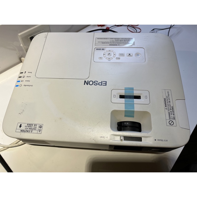 郵局免運 二手液晶投影機 epson EB-2040 外觀8成新 稍微有些刮痕 使用一年多 附電源線 傳輸線 懸掛腳架