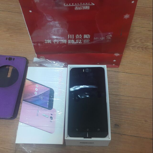 ASUs Zendone SelfieZOOUD ZD551KL (粉紅色)，有貼保護貼跟手機套機身螢幕都完好