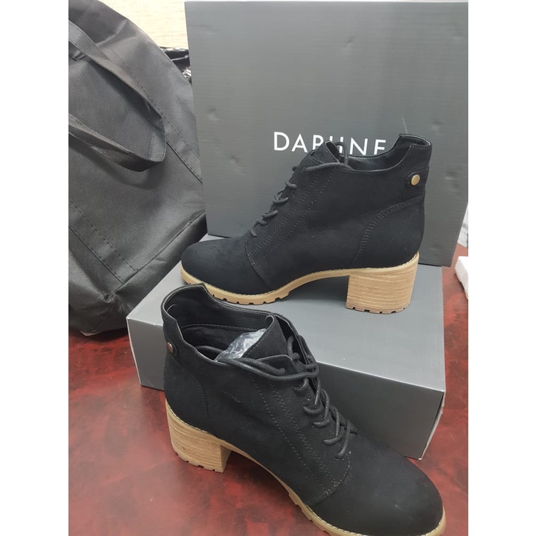 二手 DAPHNE 女式麂皮高跟鞋黑色 達芙妮 短靴 簡約優雅氣質舒適粗跟及踝靴 Suede Boots EU39