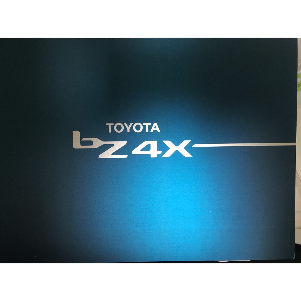 Toyota bZ4X 電動車型錄
