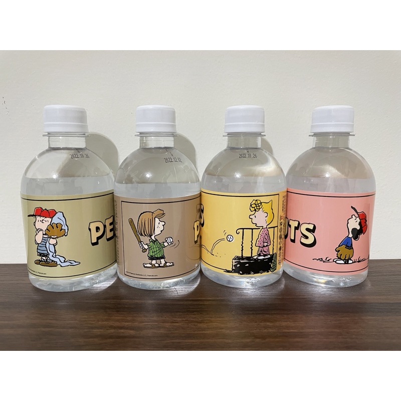 全新 正品 Snoopy 史努比 包裝飲用水 300ml (名人堂花園大飯店）