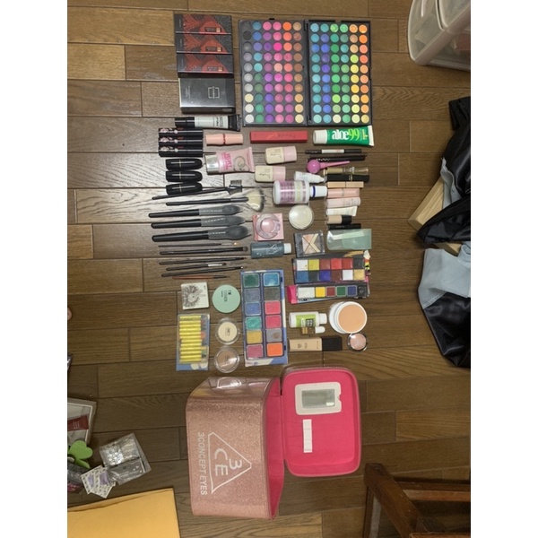 化妝品出清 化妝品福袋贈送化妝箱贈送專櫃試用品膚蠟多色眼影人體彩繪水性油性唇釉etude House 蝦皮購物