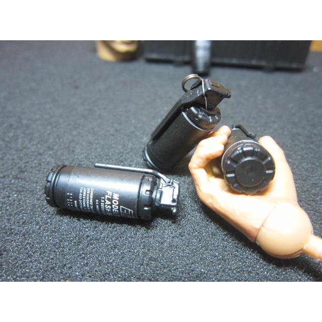 G2工兵裝備 ES英軍款1/6黑色M7290震憾彈一顆 mini模型玩具(無作用)