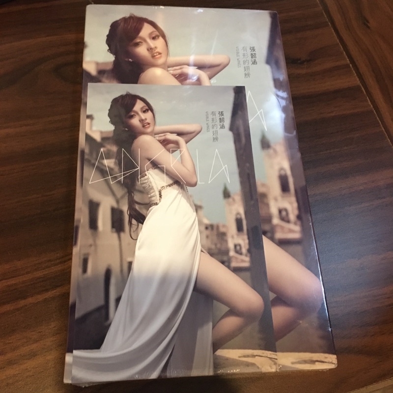 張韶涵Angela/側拆有形的翅膀預購版Super hot義大利熱辣寫真珍藏版附贈2011春夏BOBSON目錄
