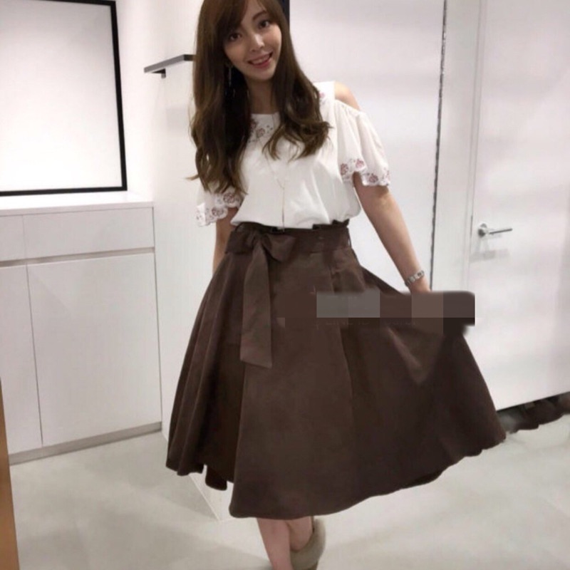 日貨代購 換季出清 Fabulous Angela花邊露肩刺繡上衣 蝦皮購物