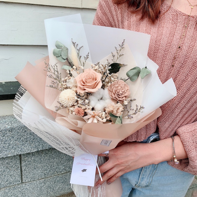 畢業花束氣質奶茶色永生花束永生花 乾燥花束 花束 乾燥花 永生玫瑰 La Florx引花入室 蝦皮購物