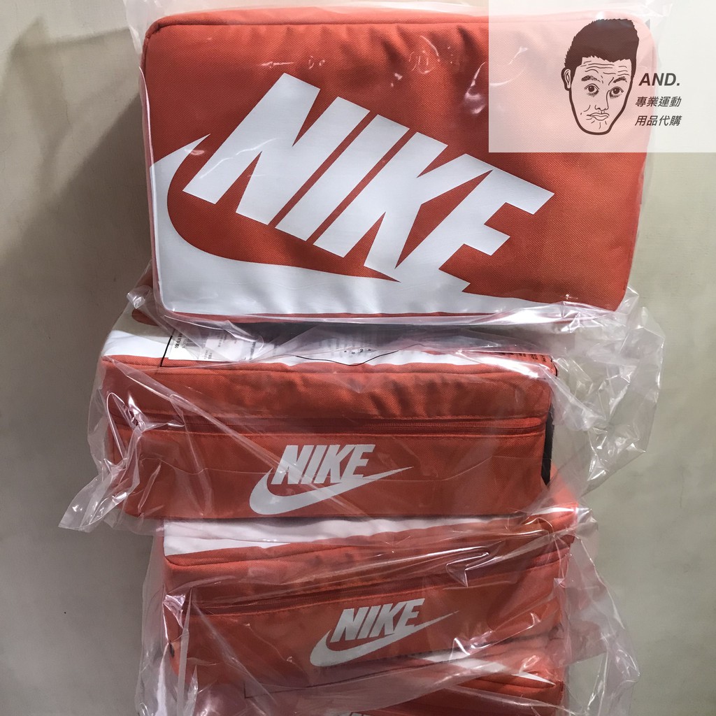 【AND.】NIKE SHOE BOX BAG 鞋袋 鞋盒包 健身包 手拿包 手提袋 紅/黑 BA6149-810