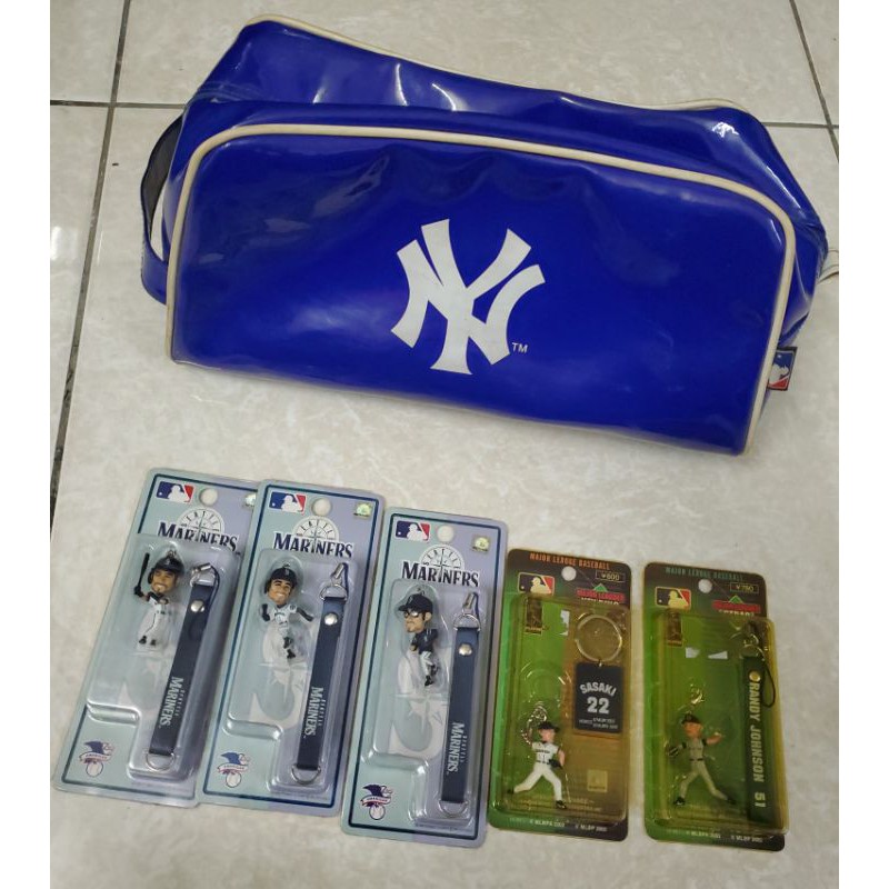 MLB職棒公仔掛飾手機包包鑰匙吊飾＋洋基手掛包6件優惠棒球相關產品
