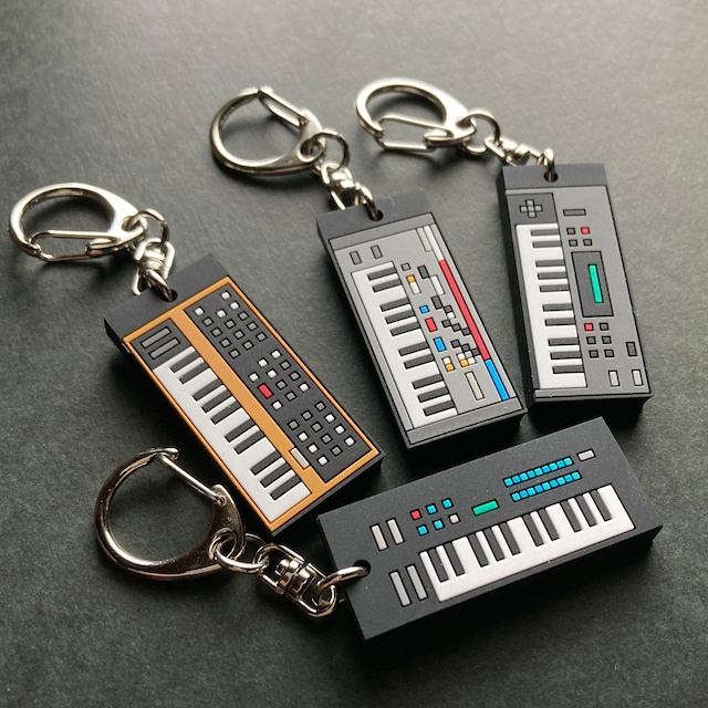 日本直送　免運　電子琴式橡膠鑰匙扣　4 件套 Rubber synthesizer keychain set