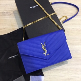 真品YSL MONOGRAM系列 V字縫線魚子醬牛皮 金屬LOGO金鍊手拿包 肩背包 斜背小包 WOC