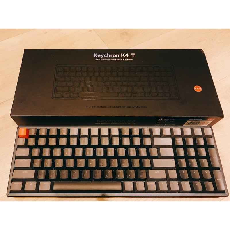 二手近全新Keychron K4v2 100 鍵 非熱插拔 茶軸【炫彩 RGB + 質感鋁合金底座】+ 注音鍵帽