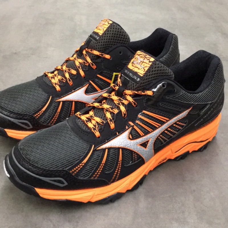 MIZUNO 美津濃 WAVE MUJIN 3 GORE-TEX 男 防水透氣+米其林輪胎大底 慢跑J1GC165704