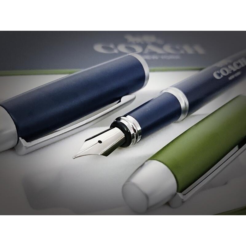 時尚 品味 正版 名牌 COACH 鋼筆 + 鋼珠筆 對筆 萬年筆 万年筆 原子筆 附 原廠 金屬 收納筆盒 非 萬寶龍