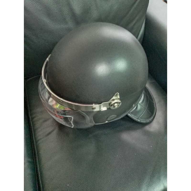 真正的歐美、中國警察制式鎮暴頭盔，可以當安全帽，卻比安全帽更強壯，防身、格鬥、騎車都好用