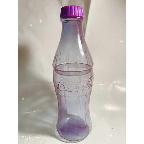 老物可樂塑膠瓶收藏～可口可樂Coca-Cola～90年代收藏～飲料杯～塑膠製品～淡紫色可樂瓶造型收納罐～擺飾～收藏品