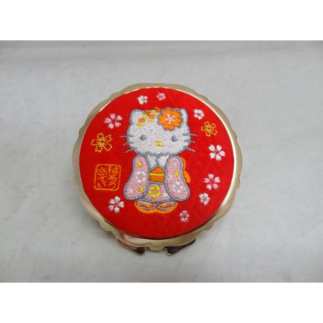 (z) 日本製 Hello Kitty 2004 金屬 布面 刺繡 粉餅盒