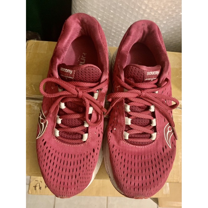 二手 Saucony索康尼紫紅色慢跑鞋 尺寸：7.號 售$350