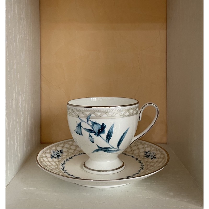 【現貨】日本 鳴海 NARUMI 藍色百合花 骨瓷 咖啡杯（1杯1盤）日本製 日本高山植物
