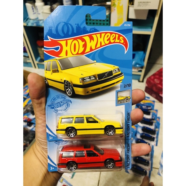 一組兩台 1/64 模型車 Hot wheels 風火輪 富豪 VOLVO 850 ESTATE 旅行車 休旅車 轎車