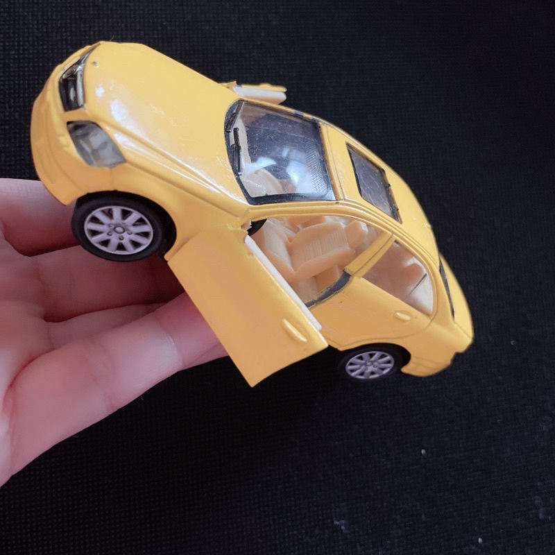 天度Tian du黃色開天窗小轎車 金屬材質 雙門可開 迴力車 二手功能正常使用痕跡如照片＠car