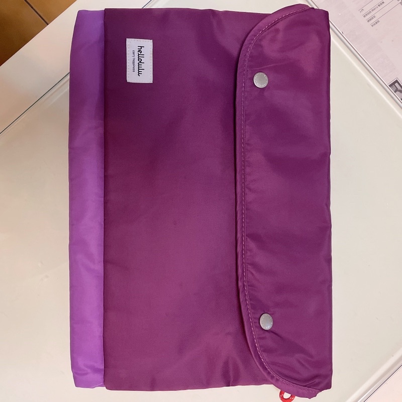 二手95成新Hellolulu Macbook Pro 13’ 筆電包 紫色