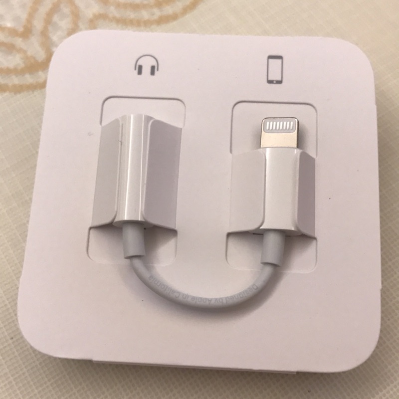 保證原廠lightening 轉3.5耳機接頭（iphone 7+ 付的 有保固到明年十月）