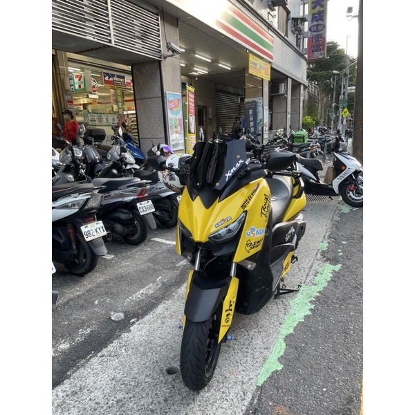 YAMAHA XMAX 燻黑風鏡