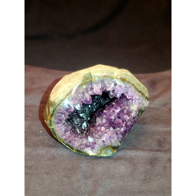 紫水晶 紫晶洞 烏拉圭晶洞 原皮原礦 桌上小晶洞 形狀特殊洞深 僅此一顆誠可議