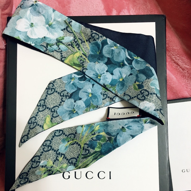 全新Gucci 經典花紋髮帶髮巾綁帶絲巾 GG Blooms silk neck bow Style
