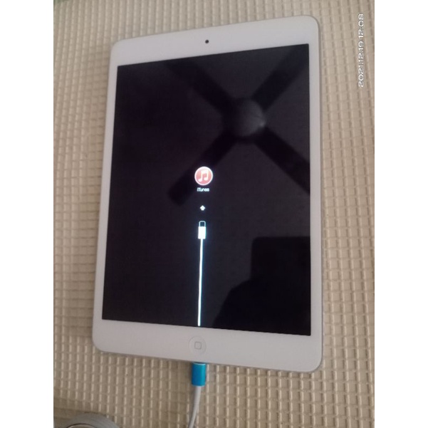 零件機 Apple 蘋果 iPad mini Wi-Fi (A1432) 充電會有連結iTunes畫面。