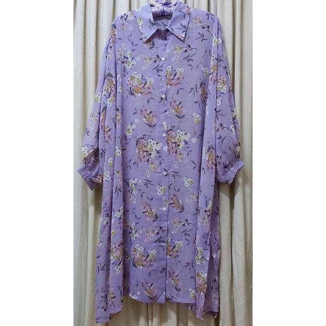 ♦️降，不再議♦️全新【MIUSTAR】(紫色)印花長版側開衩澎袖雪紡襯衫罩衫外套(size：F)~1,180元×5折。