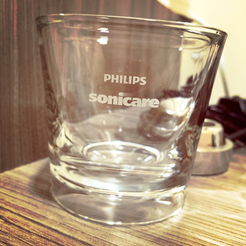 PHILIPS飛利浦電動牙刷充電座與玻璃杯