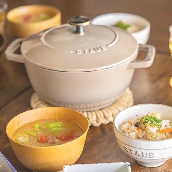 staub18公分媽咪鍋日本專區 松露白，日暮粉，亞麻16雪花  18 黑色 亞麻  和食鍋 wanabe，值得收藏擁有