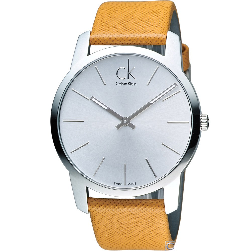 〈K2G21138〉 經典City‧時尚大面徑弧型切面皮帶腕錶_卡其橘