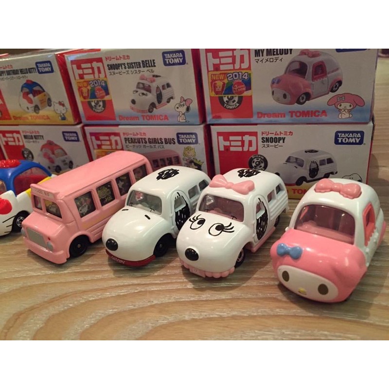 日本多美 Dream Tomica 合金小汽車 夢幻 造型車 Snoopy 史努比 妹妹 貝兒 粉色巴士車