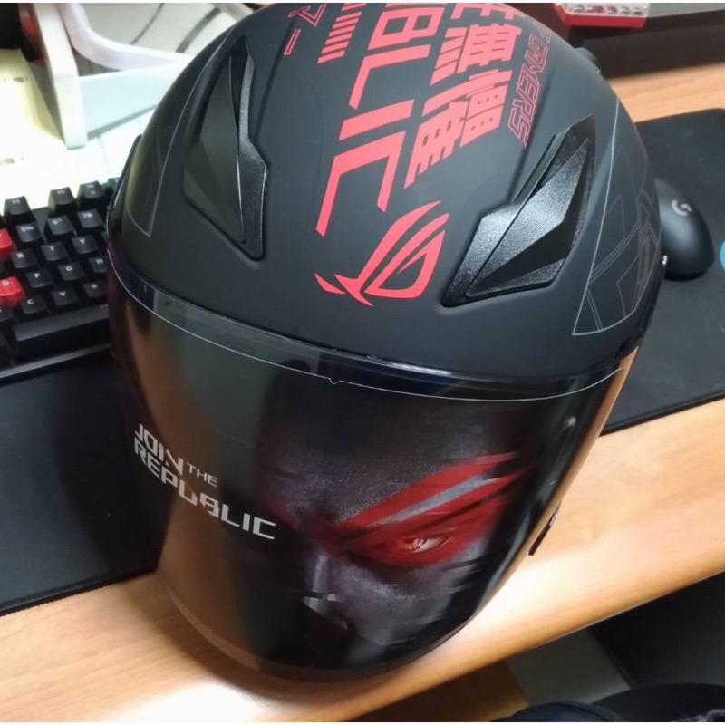 華碩 ASUS ROG 安全帽