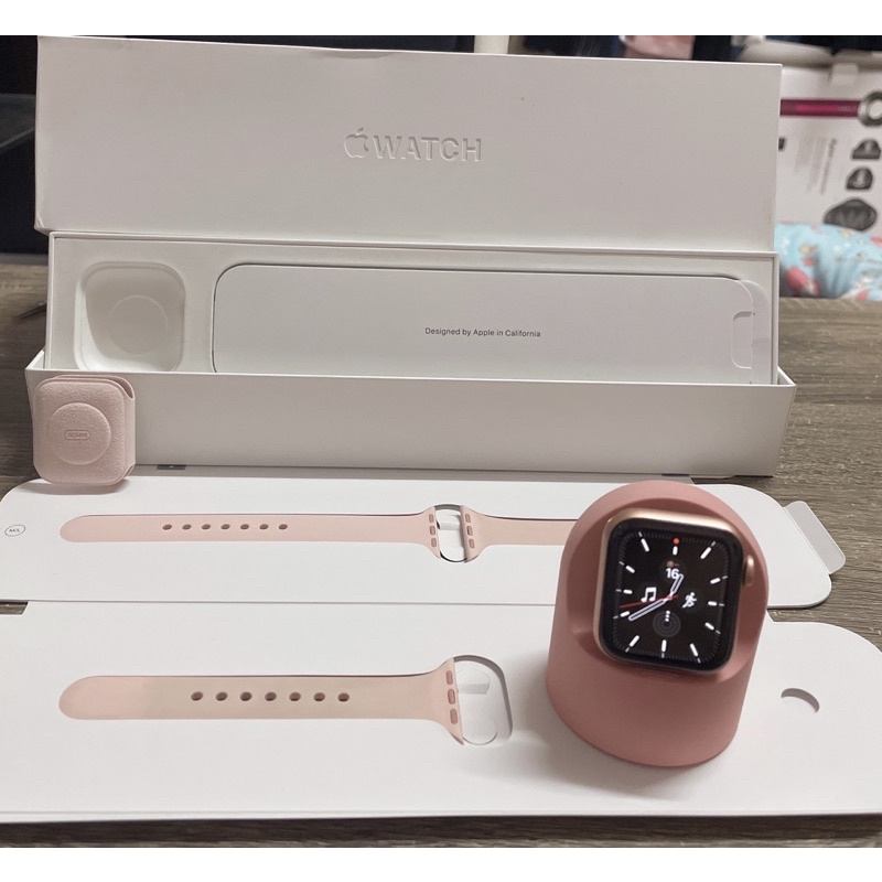 APPLE WATCH SERIES 5 40MM GPS 金色鋁金屬錶殼配粉色運動型錶帶apple watch 5