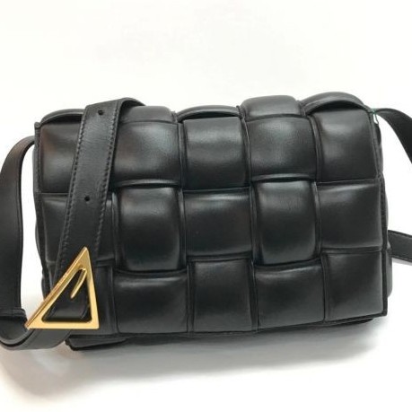 Bottega Veneta Padded Cassette 寬編織小羊皮包 黑色配金色鎖扣