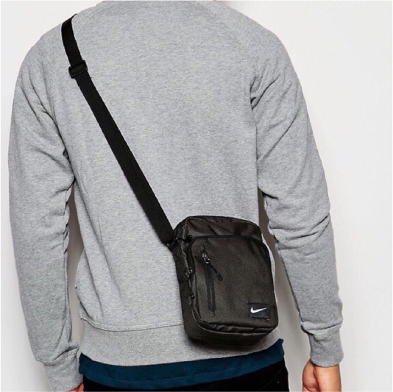 nike core small items bag