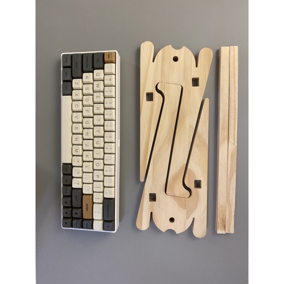 [二手] 15寸 筆電 鍵盤 支架 實木立式增高架 墊高支架 散熱底座 頸椎 桌面 創意收納