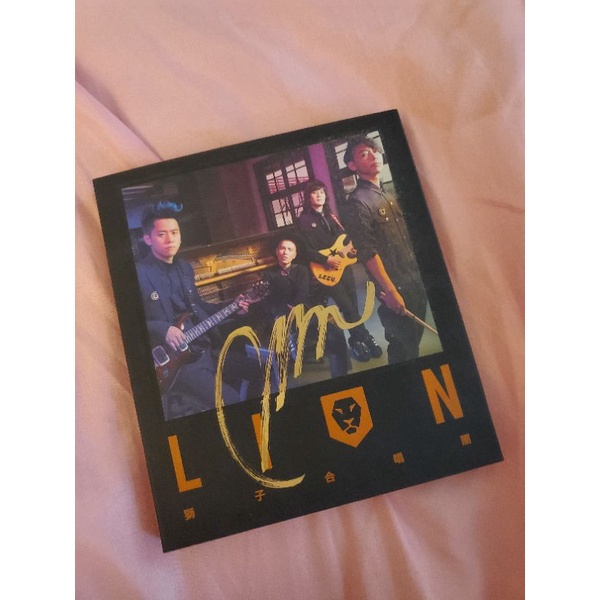 蕭敬騰親筆LION簽名CD專輯1張。#蕭敬騰 #獅子合唱團 #蕭敬騰簽名