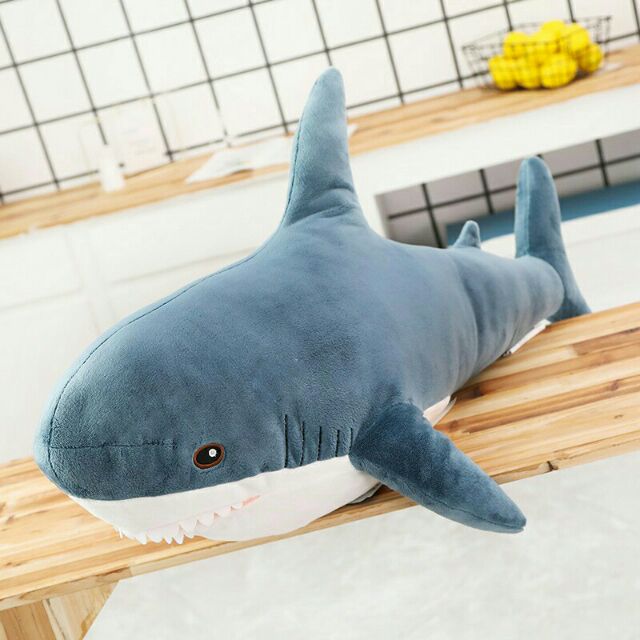 鯊魚抱枕 大白鯊玩偶~100cm鯊魚寶寶抱枕~寶寶玩偶~藍鯨娃娃 鯊魚娃娃 大鯊魚公仔 IKEA 生日禮物女生