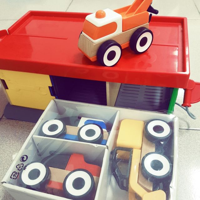 IKEA宜家家居∣LILLABO玩具車庫/拖車+玩具車三件組