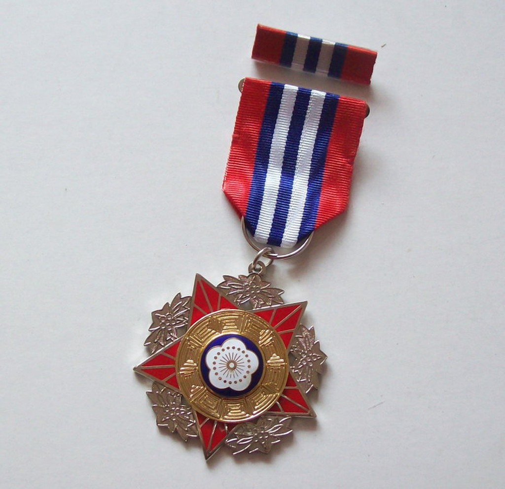 可欣台灣精品：陸海空軍甲種二等獎章 Medal of the Armed Forces, A-Second Class